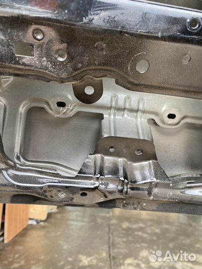 Крышка багажника Land Cruiser 200