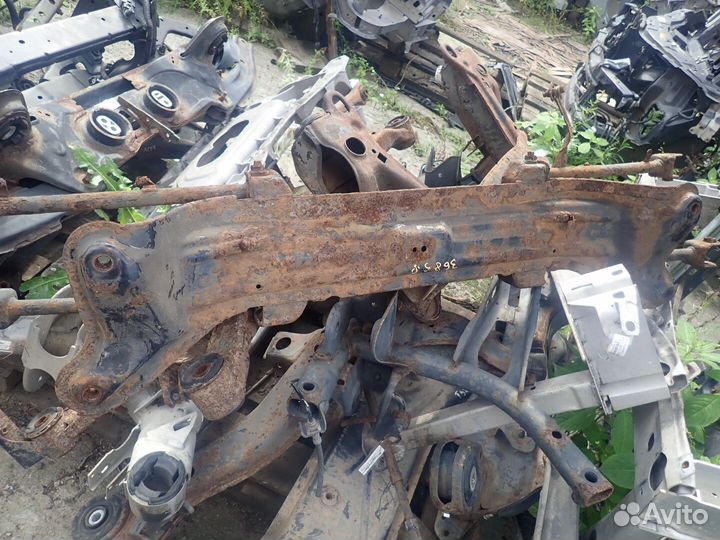 Балка подвески задняя Suzuki Baleno, 2000