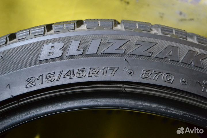 Bridgestone Blizzak Revo GZ 215/45 R17