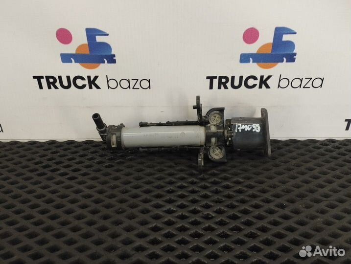 1883638 Форсунка омывателя фар правая