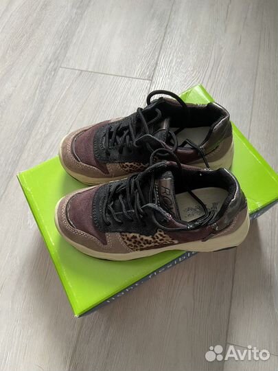 Кроссовки 28