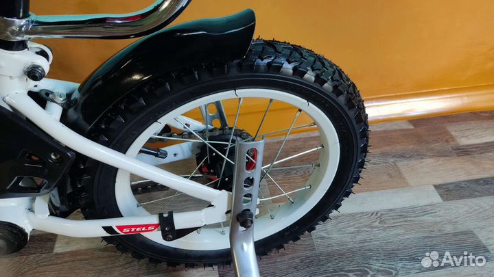Детский велосипед Stels и самокат