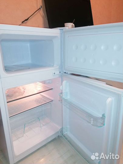 Холодильник Tesler RCT-100 белый