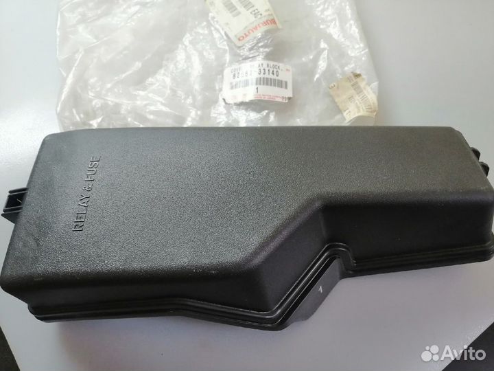 Крышка коробки предохранителей Toyota Camry