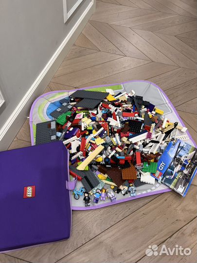 Lego россыпью с ковриком для игры и коробкой
