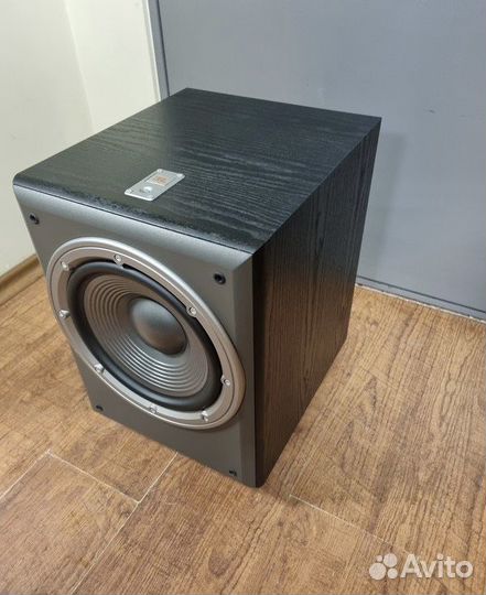 Сабвуфер Jbl E150