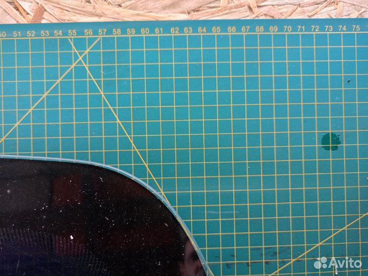 Стекло заднее левое Chrysler Voyager MK2