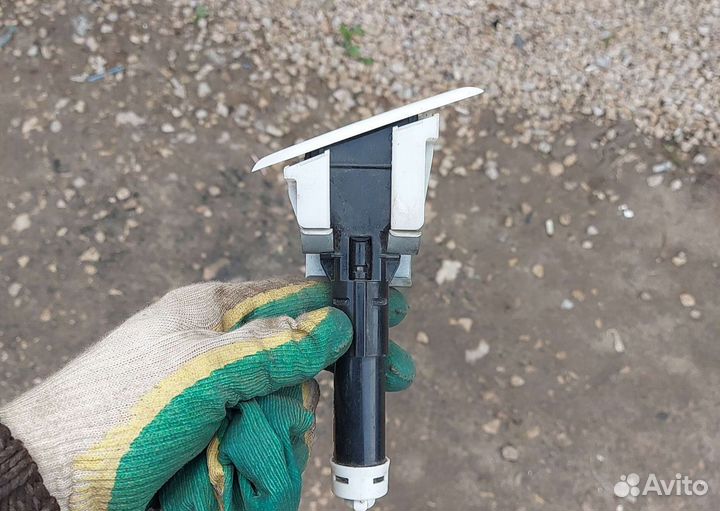 Форсунка омывателя фары Мазда 3 бл