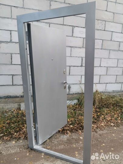 Дверь входная металлическая