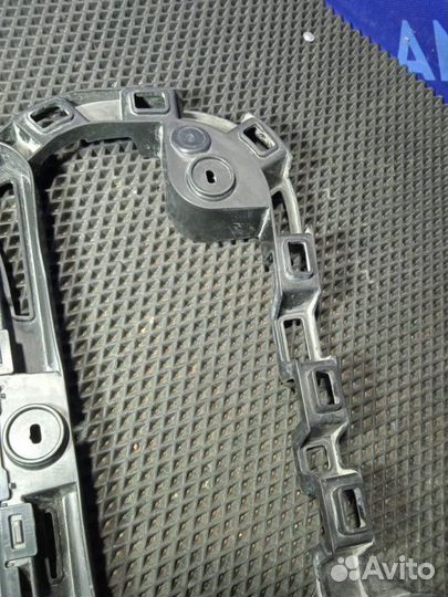 Кронштейн бампера задний правый Volkswagen Passat