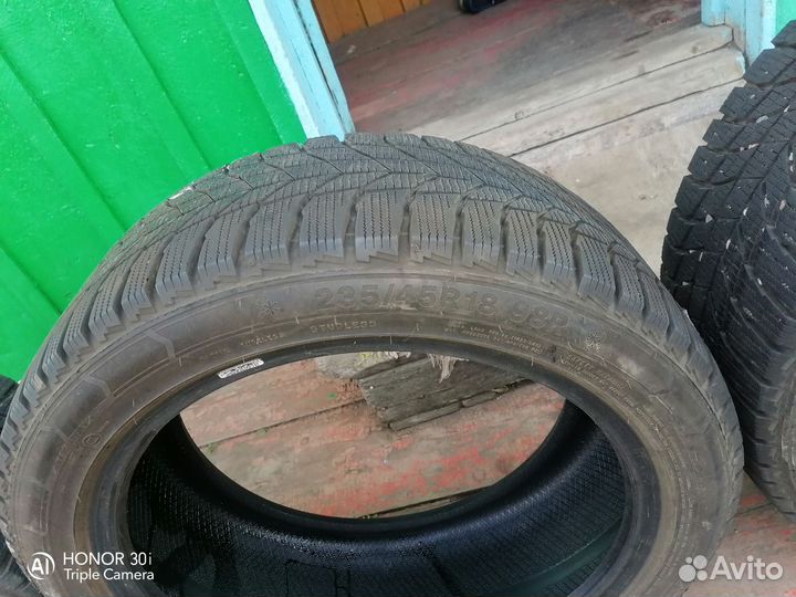 Triangle Snowlink TWT02 235/45 R18