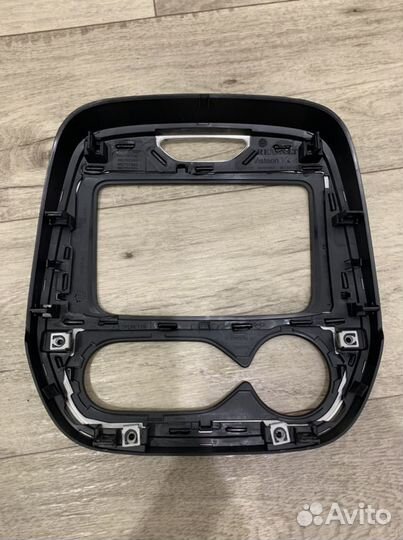 Рамка магнитолы medianav renault kaptur