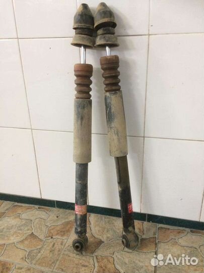 Стойки передние, задние на Hyundai Gitz