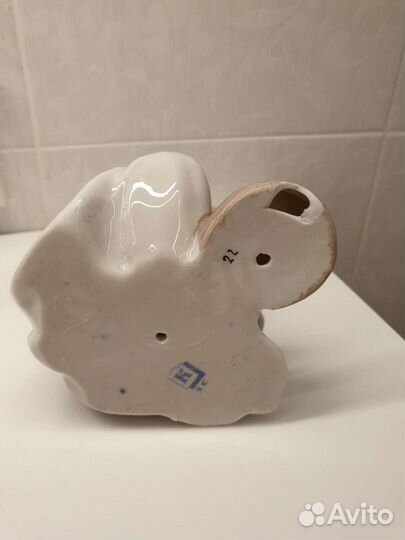 Фарфоровая статуэтка