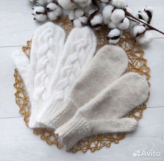 Варежки, манишка, капор, шапка