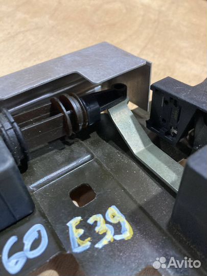 Замок двери багажника