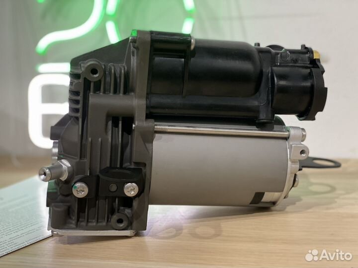 Компрессор пневмоподвески W221 Mercedes