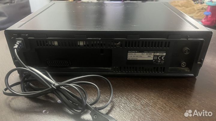 Видеомагнитофон Sony SLV-SE100