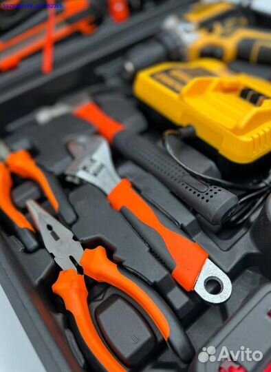 Шуруповерт Dewalt 26V с набором