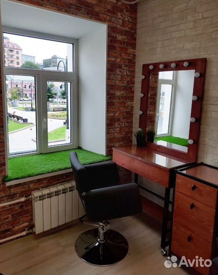 Аренда парикмахерского кресла / визажной стойки