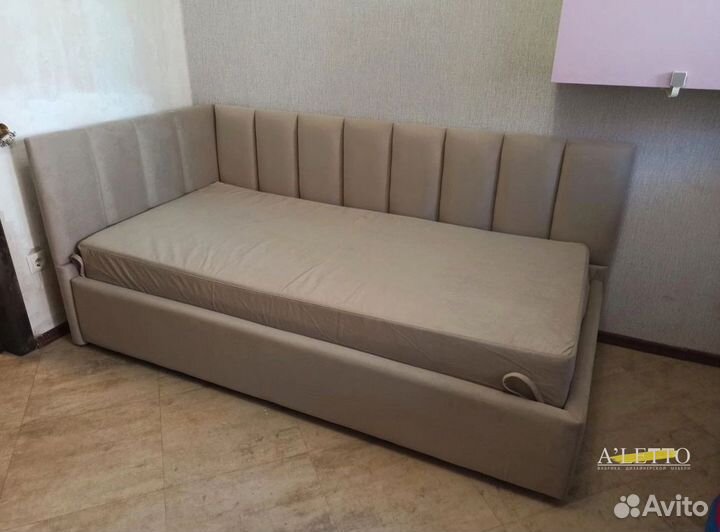 Детская кровать с подъемным механизмом