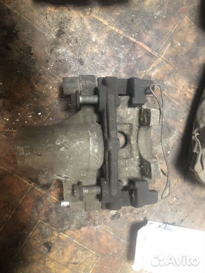 Суппорт задний правый ford focus 2