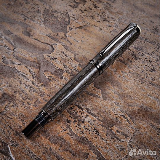 Перьевая ручка из морёного дуба и бивня мамонта