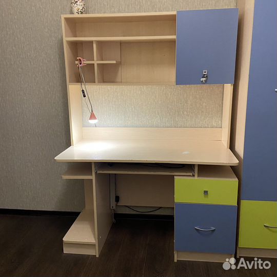 Компьютерный стол со шкафом