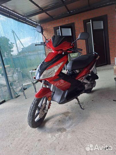 Скутер Stinger GX