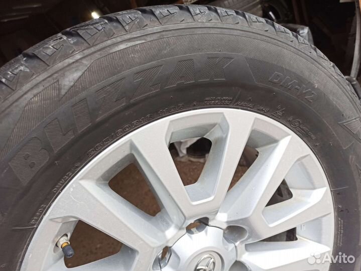 R18 Bridgestone Blizzak DM-V2 265/60, PCD 5x139.7 DIA 38