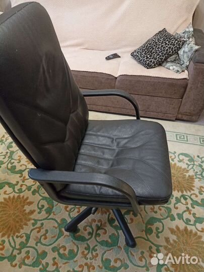 Офисное кресло(кожаное)