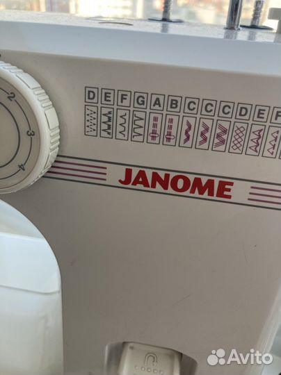 Швейная машина Janome