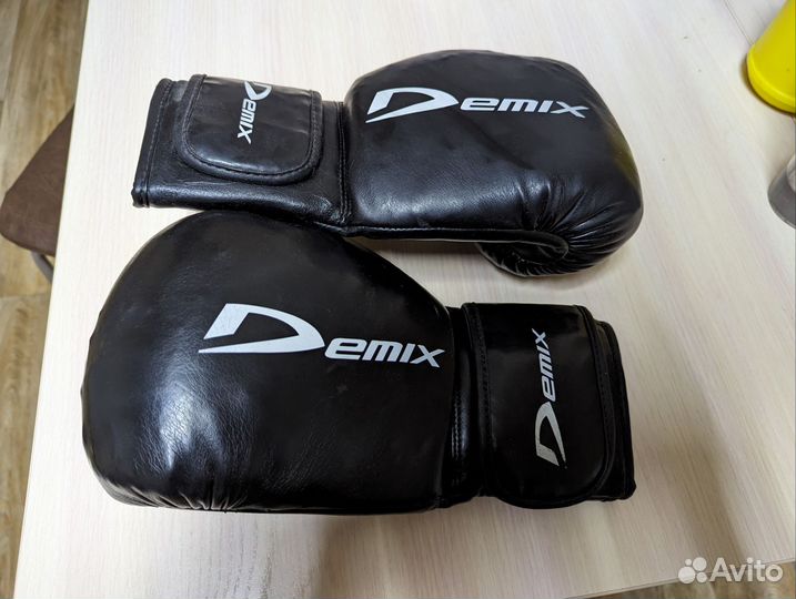 Боксерские перчатки Demix