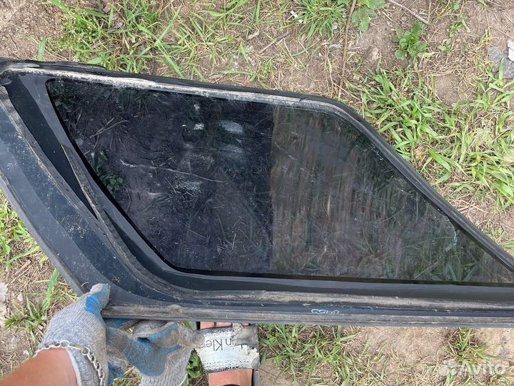 Стекло глухое правое chevrolet blazer s15