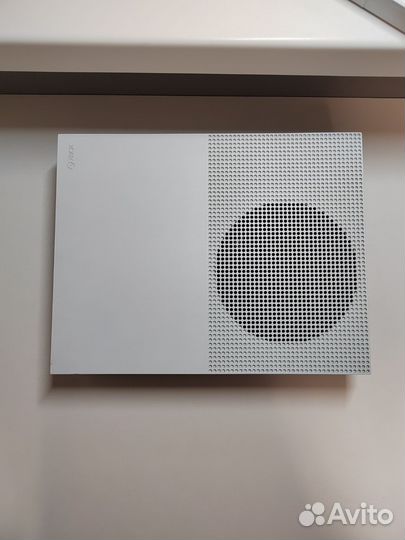 Xbox one s 1 геймпада 1tb