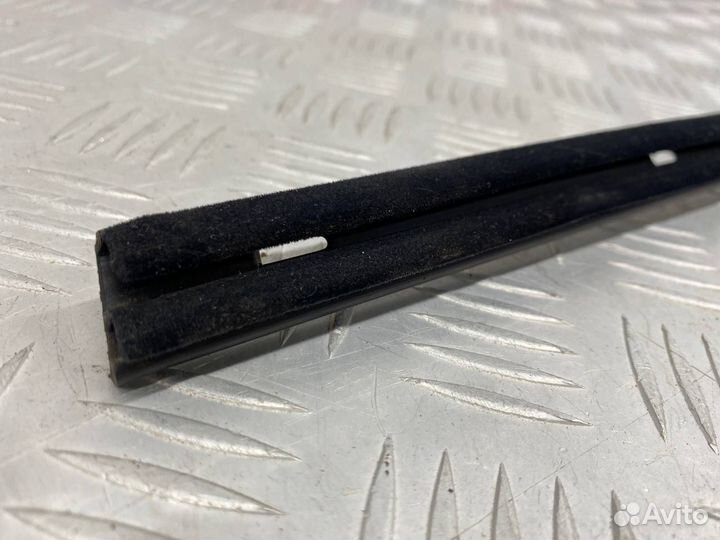 Б/У уплотнительная резинка стекла задний левый