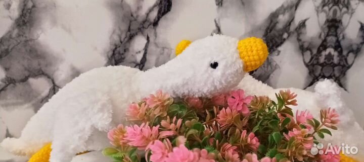 Гусь обнимусь вязаный