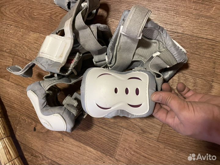 Роликовые коньки