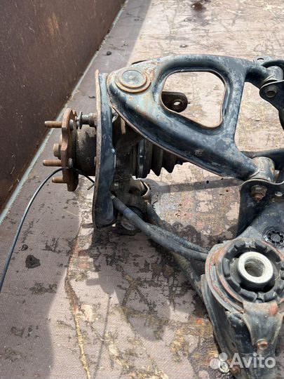 Задний подрамник toyota