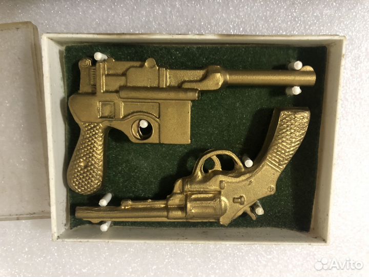 Сувенир оружие революции пистолеты маузер револьве