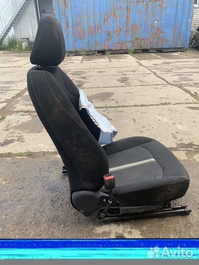 Сиденье(переднее левое) (Hyundai Sonata viii DN8)