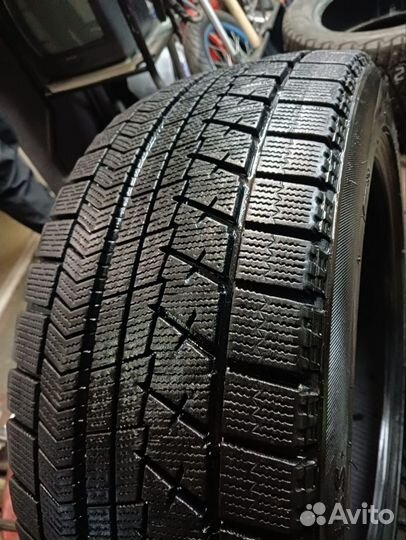 Bridgestone Blizzak VRX 235/45 R18 94S