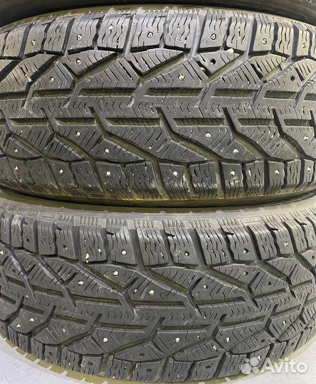 Tigar Sigura Stud 215/60 R17
