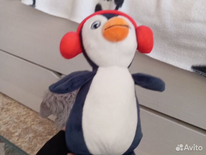 Пингвин с наушниками