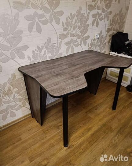 Стол компьютерный игровой с вырезом 120см