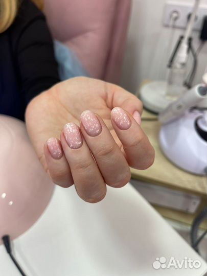 Модель на маникюр с покрытием гель лак бесплатно