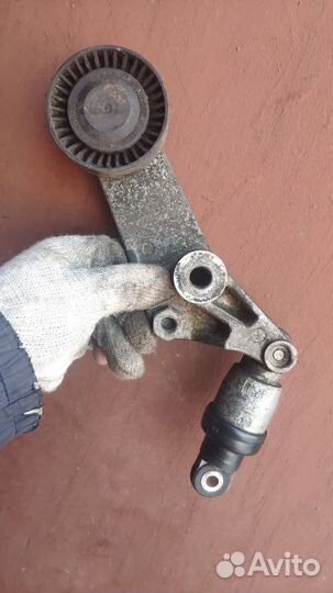 Натяжитель ремня Toyota