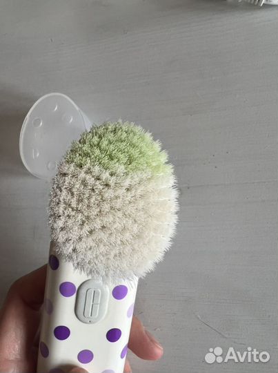 Очищающая щетка Clinique Sonic System