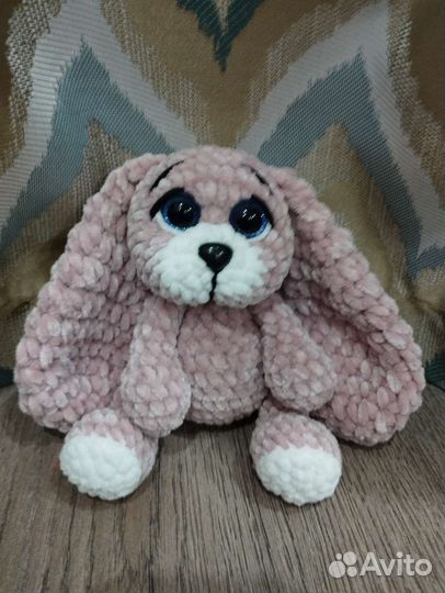 Зайка в колпачке символ года 2023