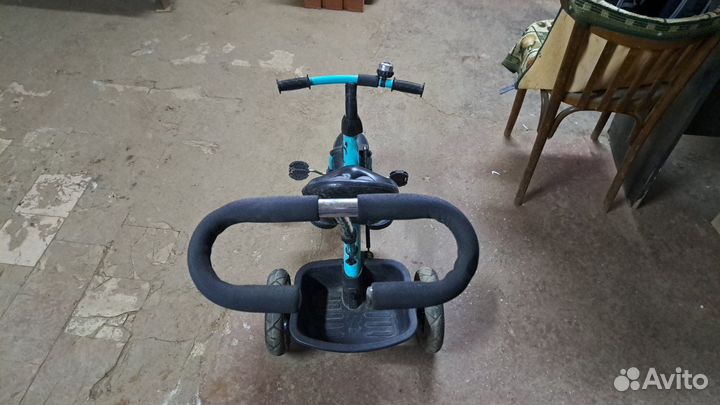 Трёхколёсный велосипед с ручкой Capella